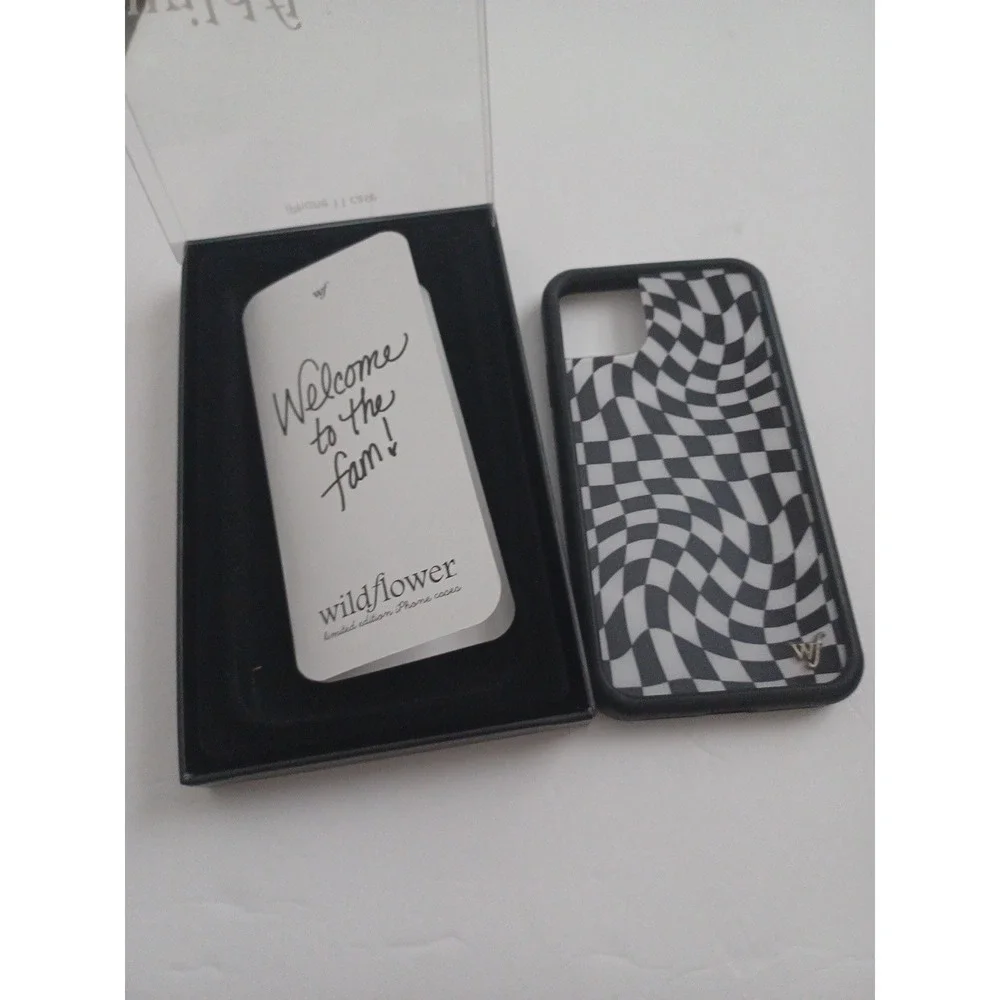 Wildflower Limited Edition Iphone 11 Case Urban 0utfitters MRSP $35 Black White